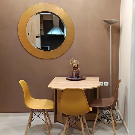 στο κέντρο της θήβας Διαμέρισμα *