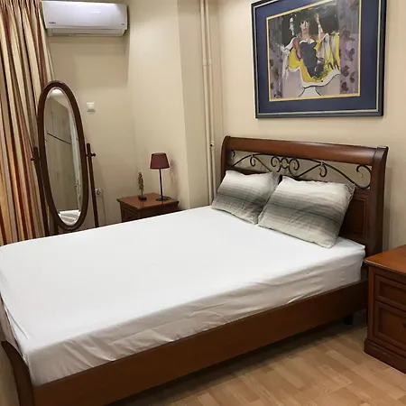 στο κέντρο της θήβας Διαμέρισμα *